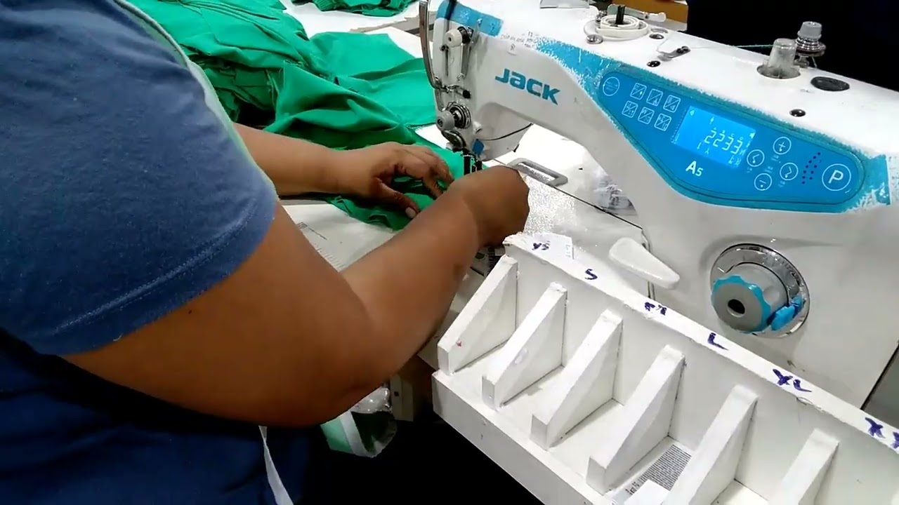 11  Attach label to sideseam  Đính nhãn sườn