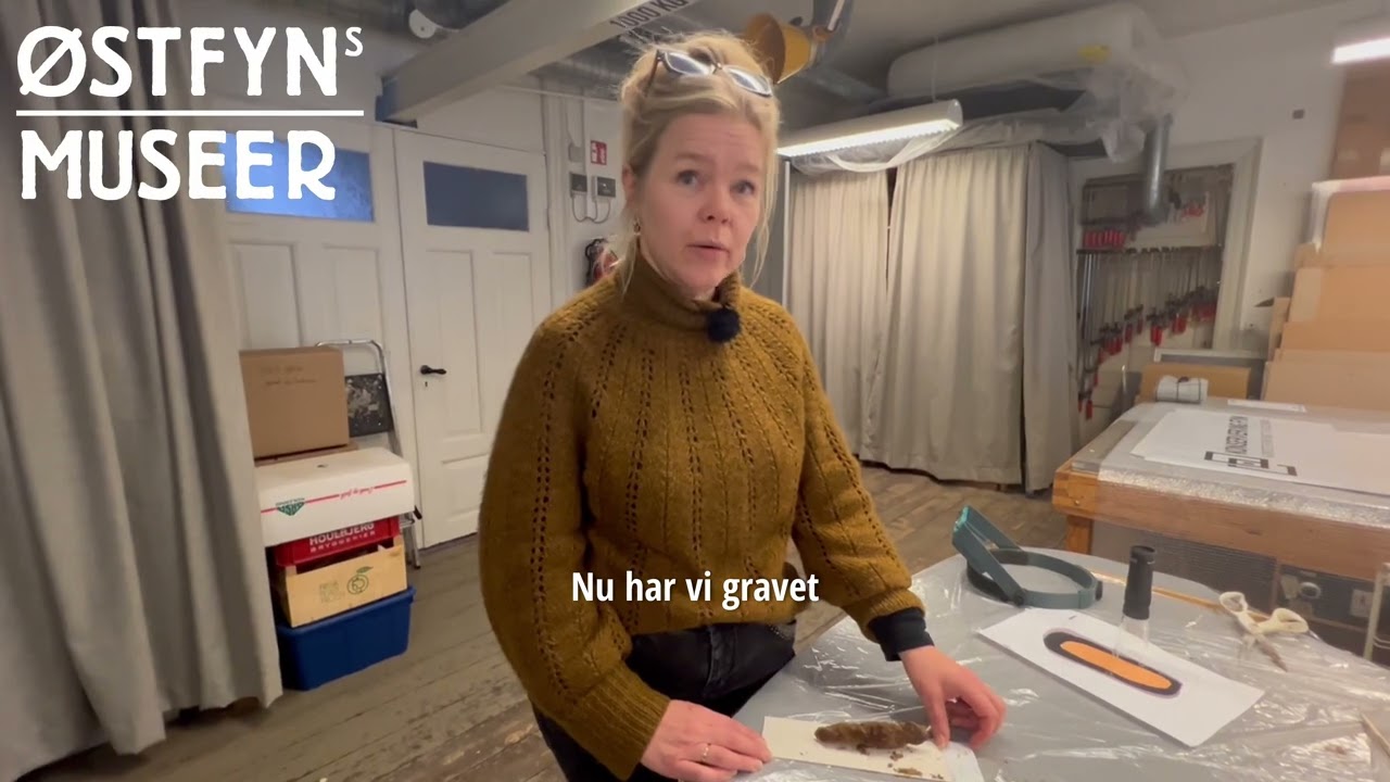 Udgravning af pr&aelig;parat fra rig vikingekvindegrav