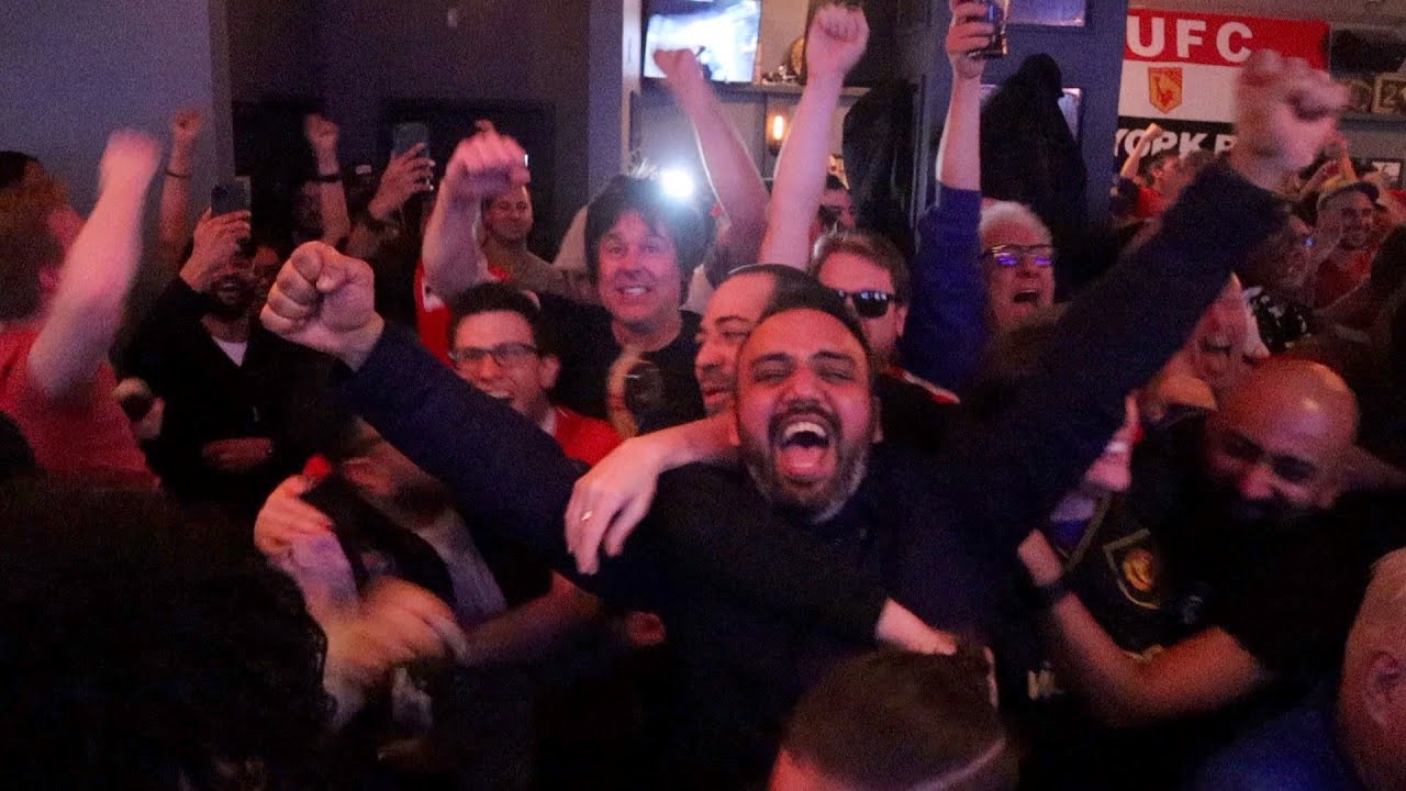 Watching Manchester United 2 Manchester City 0 with Manchester United fans in NYC bar