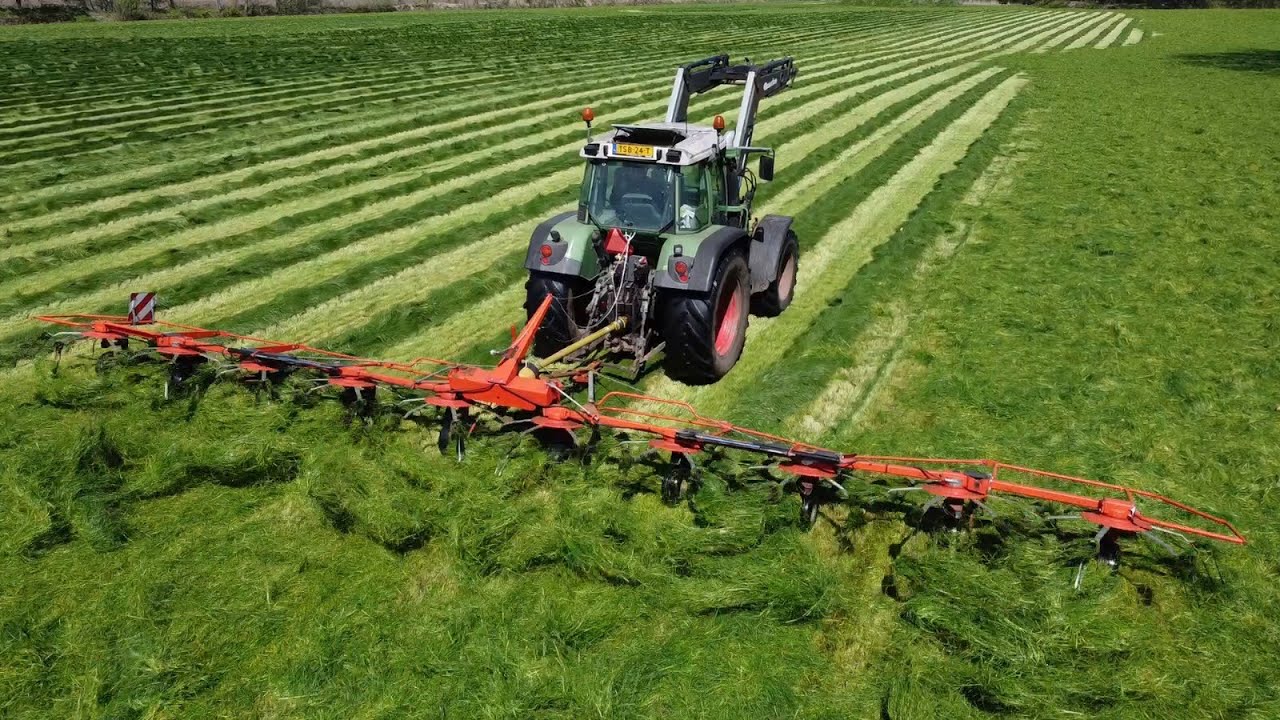 Tedding silage Fendt & Fella