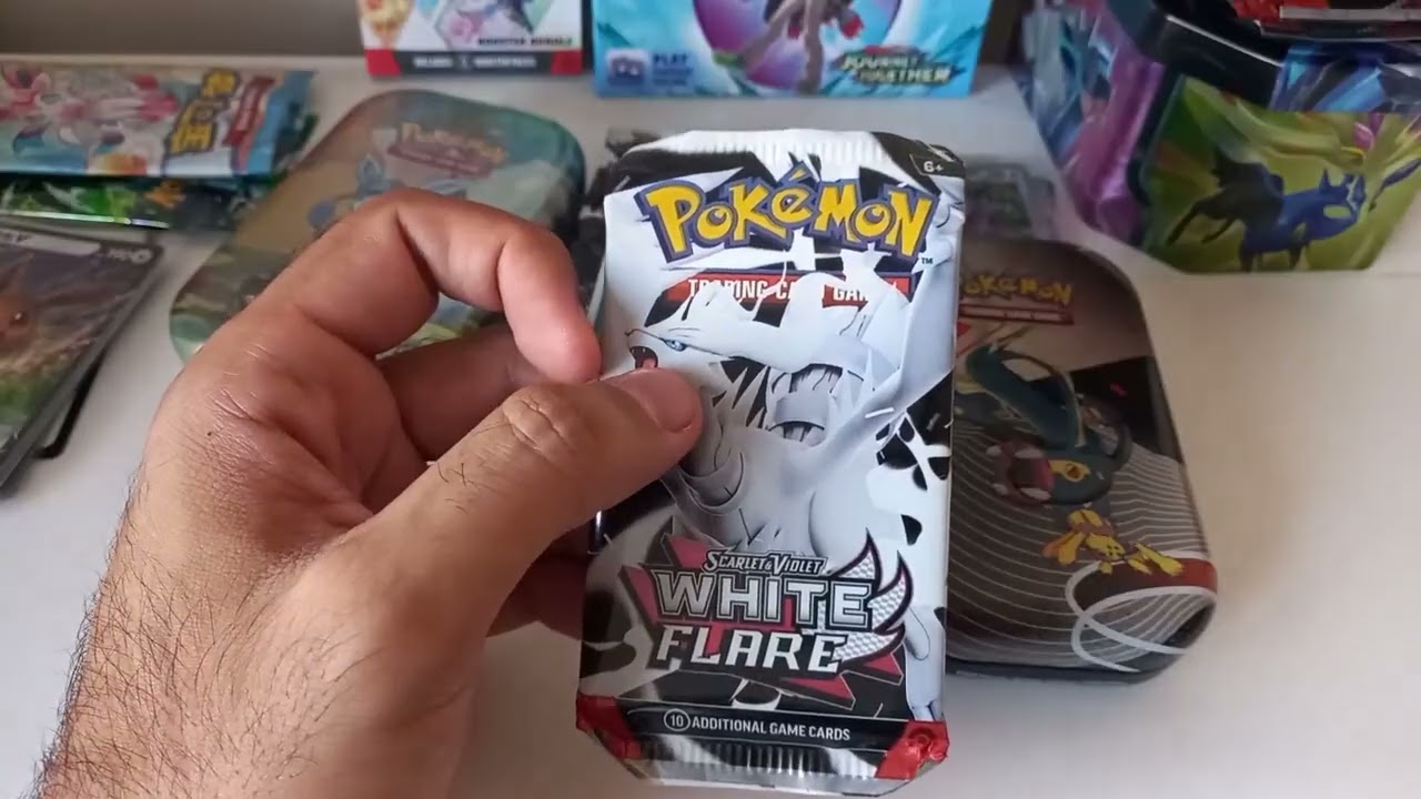 Black & white box unboxing - Opening Pok&eacute;mon booster pack Episode 120