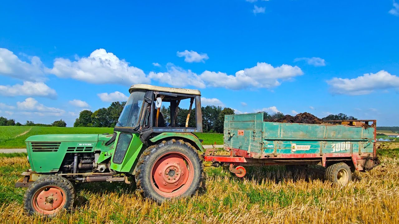 DEUTZ D 4006 mit UNSINN Miststreuer 3000 & International 844 XL mit Baas Frontlader beim Feld düngen