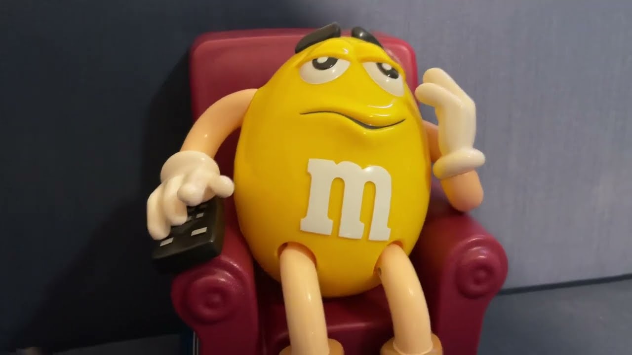 Yellow LAZYBOY M&M&rsquo;s Dispenser - Review