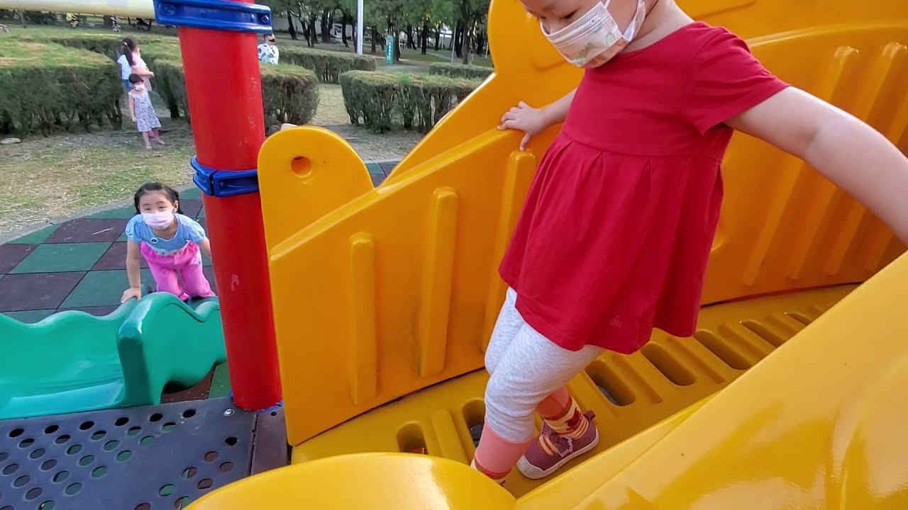 【卜蜜】中央公園野餐跑跑跳跳騎腳踏車滑板車 | 139 (2Y11M1D)