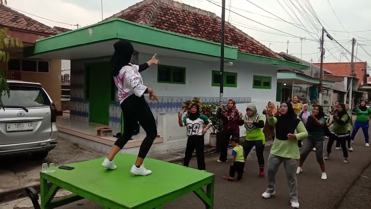 Senam Airobik RW O5 Kebonsari Kulon #senamaerobik #senamkreasi #senam #dancer #dance 