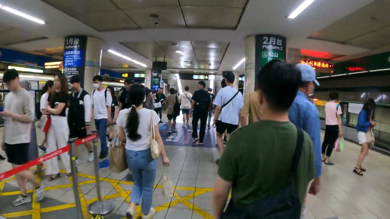 Taking the subway in Taipei