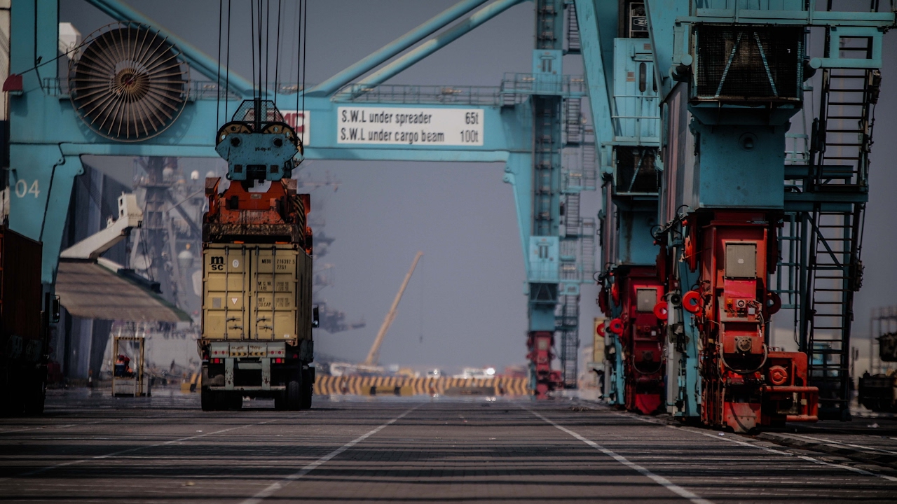 Bahrain Logistics (Arabic version)