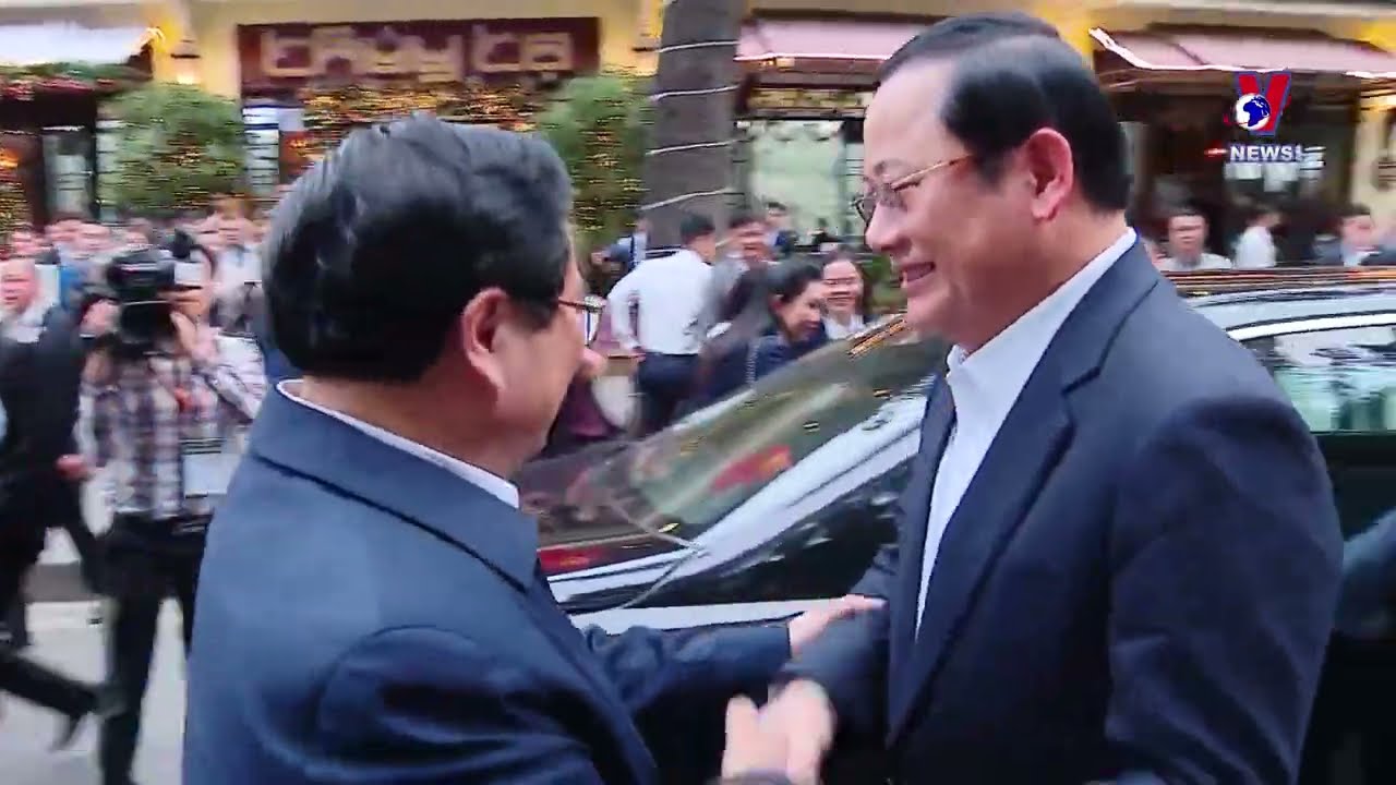 Vietnamese, Lao PMs tour Ngoc Son Temple, Hoan Kiem Lake