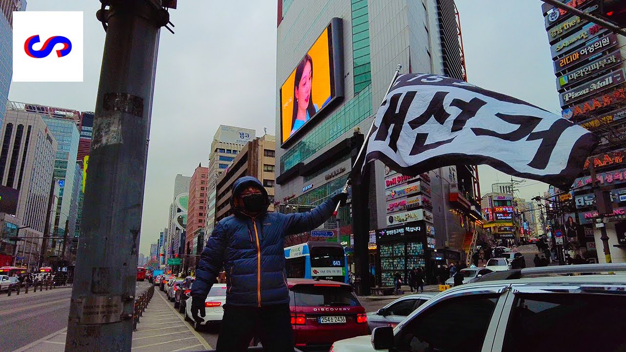 【4K】 Organized Afternoon Protests - Very Crowded Gangnam Station Saturday - 강남역│Seoul, Korea