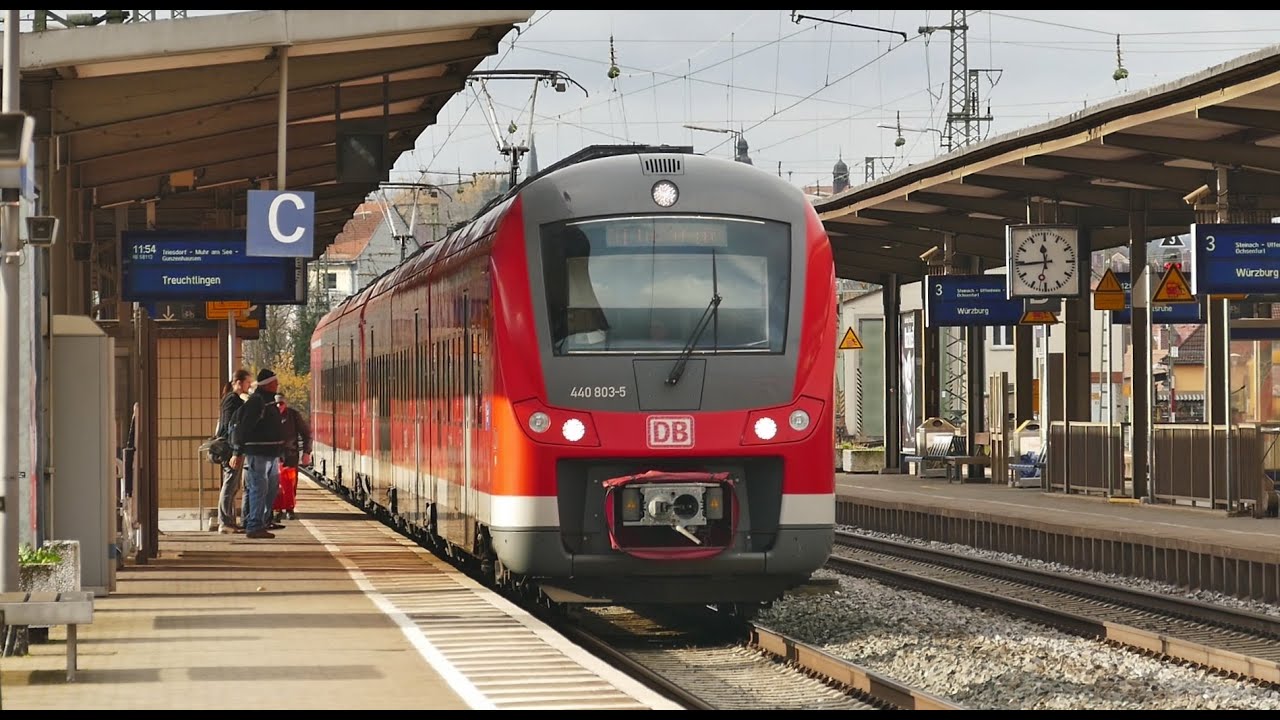 Züge im Bahnhof Ansbach / Mittelfranken