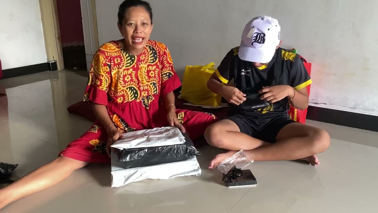 MASYA ALLAH REJEKINE MONYO !!! MUGO2 DADI ANAK SOLEH YA LE … MAKASIH ORANG BAIK