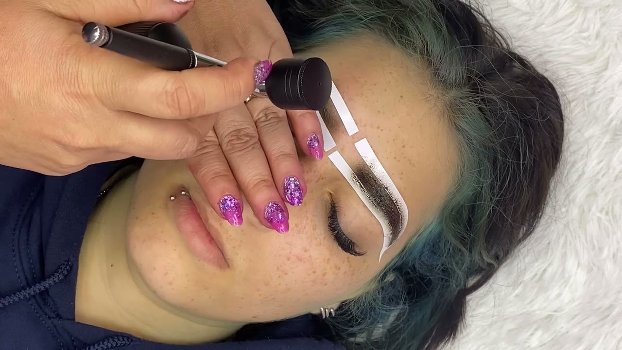 Cejas con aer&oacute;grafo