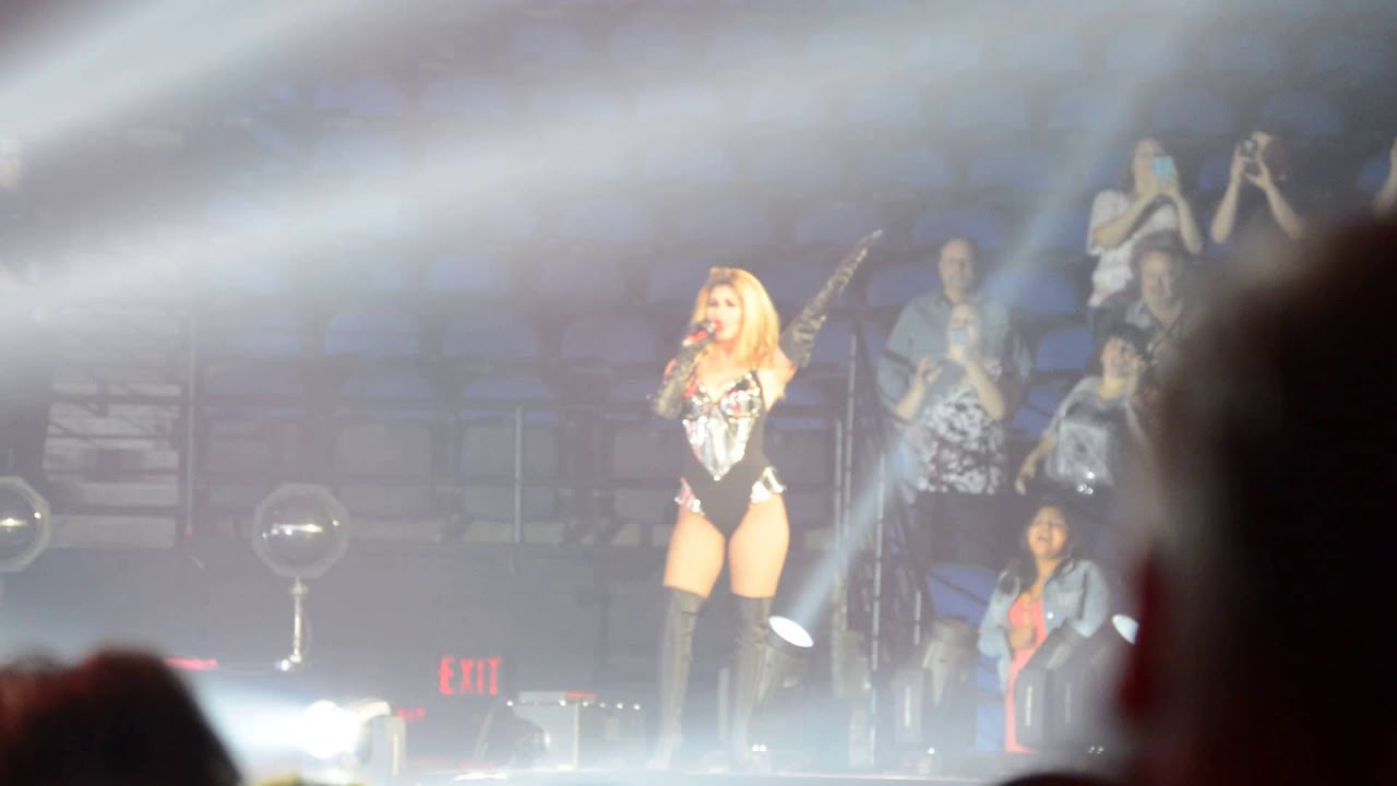 Shania Twain Man! I Feel Like A Woman Live 2015