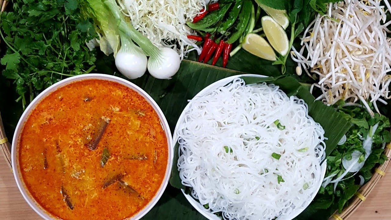 The perfect Lao curry noodle soup! Mee Ka Tee | Coconut Pork Curry
