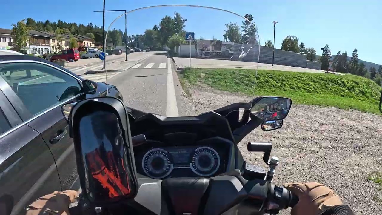 19.9.2025, 02 díl z 08, Frymburk - Lipno hráz, 2 x Honda Forza 125, helma