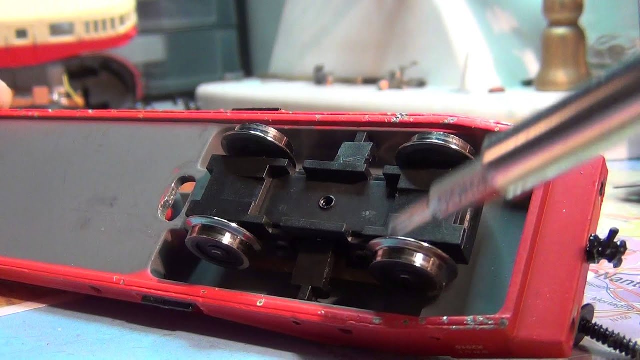 ATLAS VH RENAULT, POSE D-UN BOGIE ELECTROTREN.