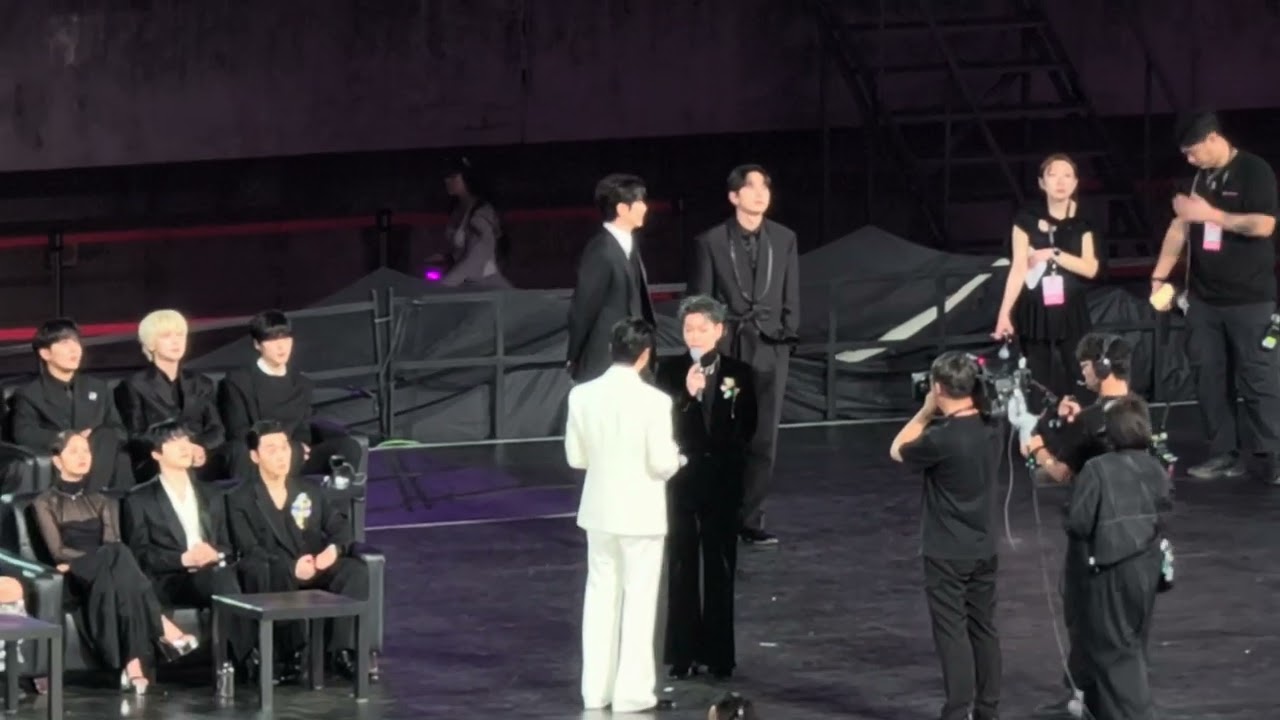 20251206  高雄AAA頒獎典禮 IU&朴寶劍&佐藤健12