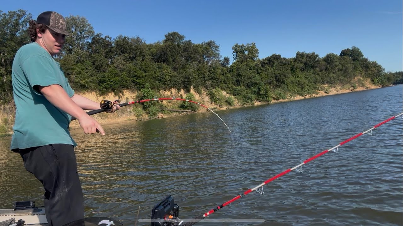 Catching BIG post-spawn Catfish in deep holes