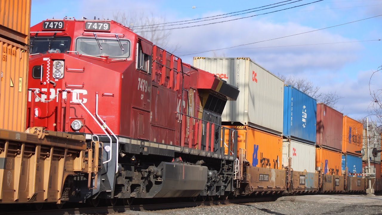 Csx I166 meets a wb manifest in Willoughby Ohio