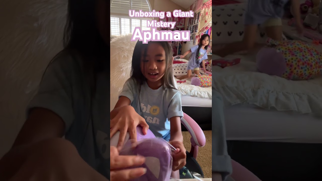 Unboxing a Giant Mistery Aphmau 