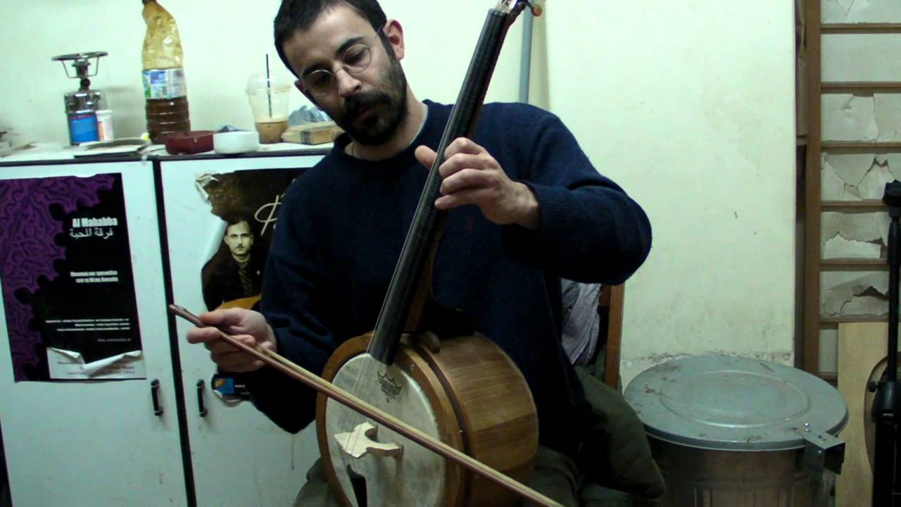yayli tanbur 2 course short model made by D.Rapakousios played by Filippos