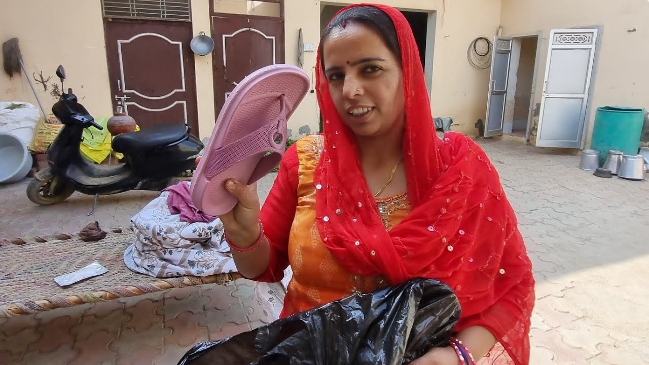 सुटियां और उसकी मम्मी को नई चप्पल दिलाके लाया आज में, बताना भाई कैसी है #vlog 