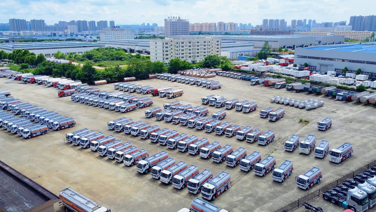 China best fuel tank truck factory，CS TRUCKS