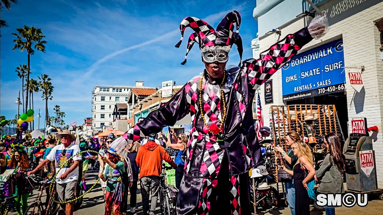 𝗠𝗔𝗥𝗗𝗜 𝗚𝗥𝗔𝗦 𝗧𝗔𝗞𝗘𝗢𝗩𝗘𝗥: Colorful Parade Transforms Venice Boardwalk