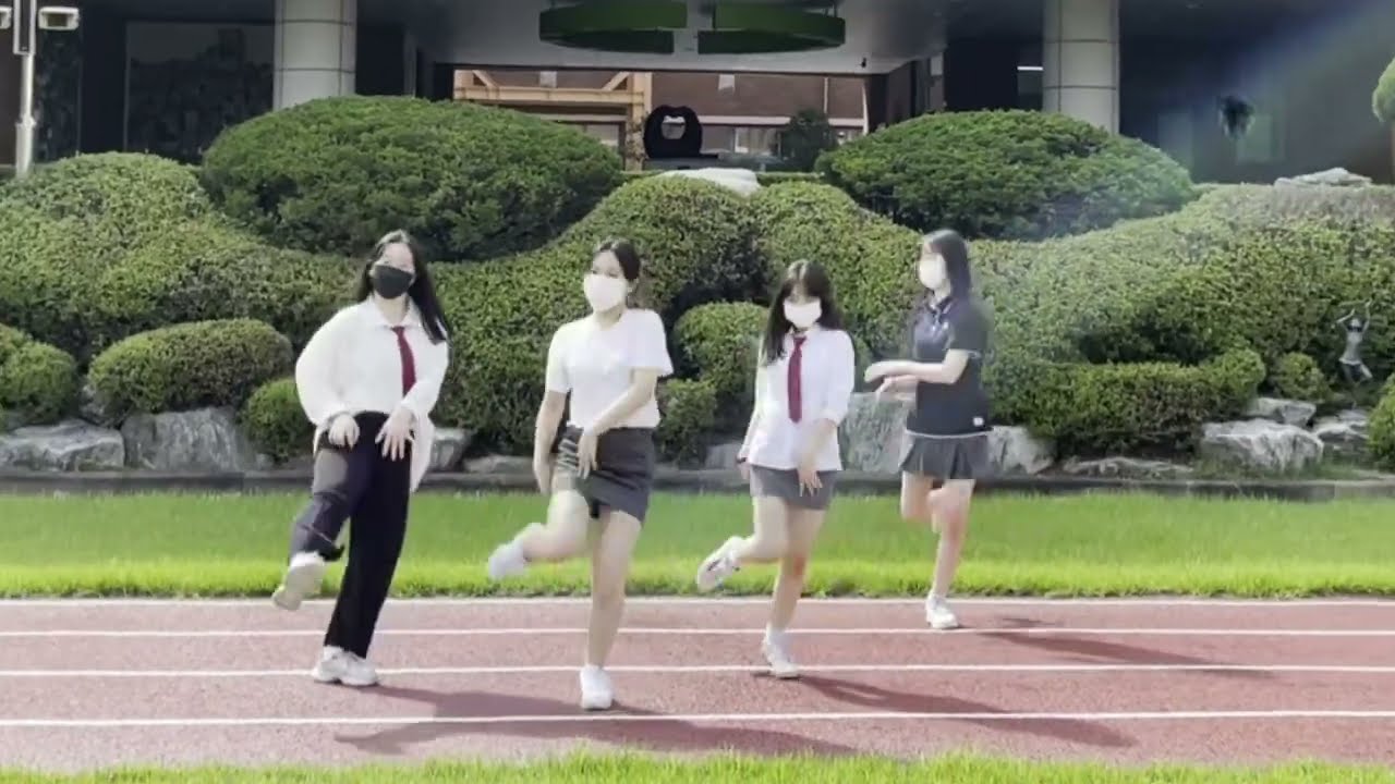 여고생들이 학교 운동장에서 추는 프로미스나인 DM 🤍 / 인천여고 댄스부 / #프로미스나인 #DM
