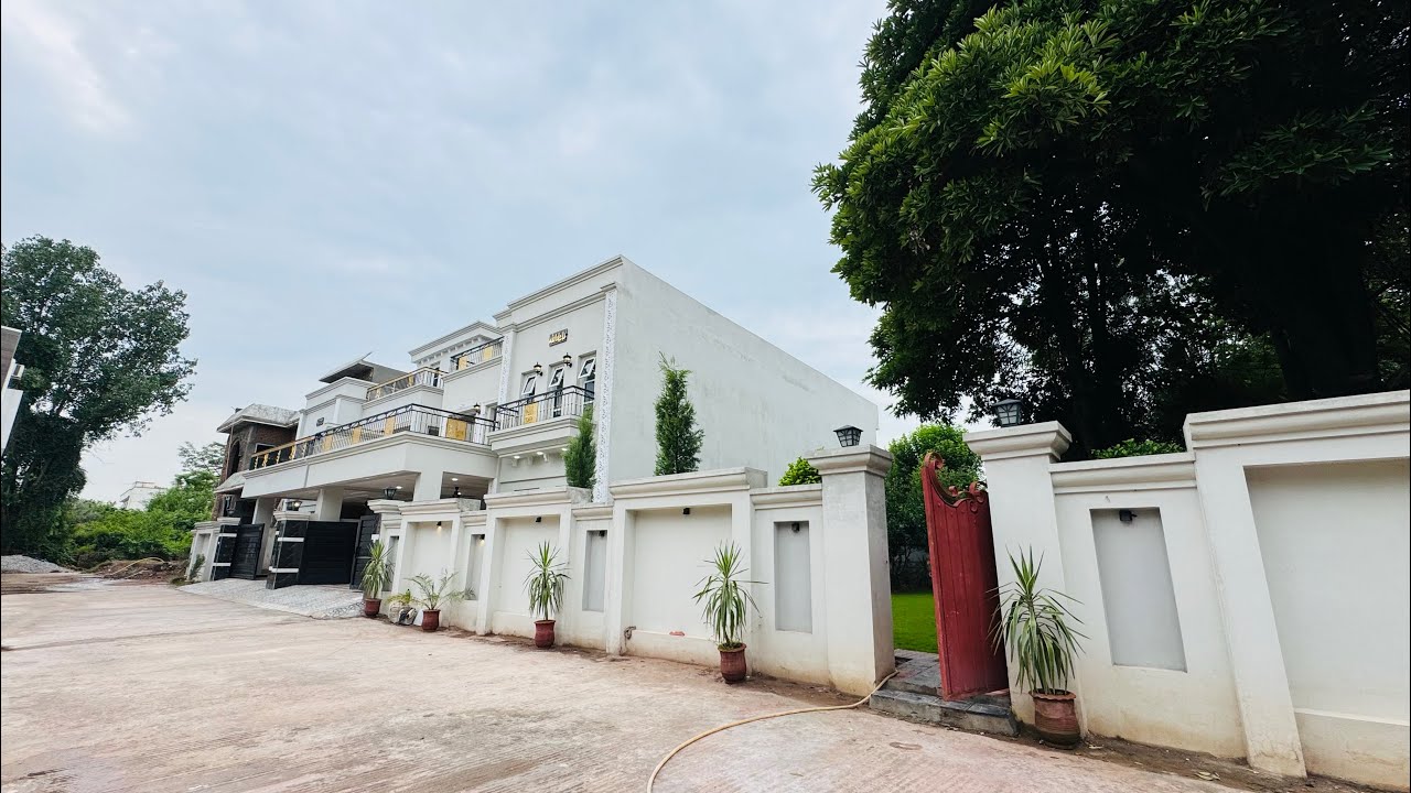 1 Kanal Beautiful Lawn House For Sale ￼Banigala Islamabad 