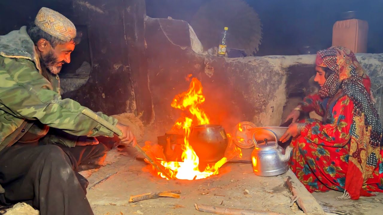 You wouldn’t believe it, this family lives in the strangest house in the Mountains - Cozy rural life