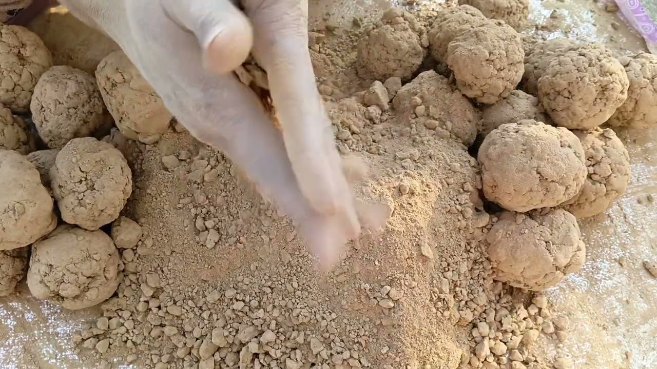 Mud crumbling 