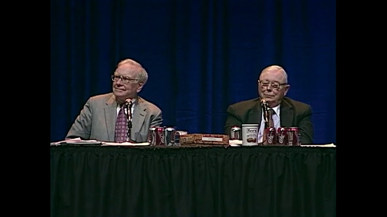 'Anybody that reads it is going to learn a whole lot' - Warren Buffett on Poor Charlie's Almanack