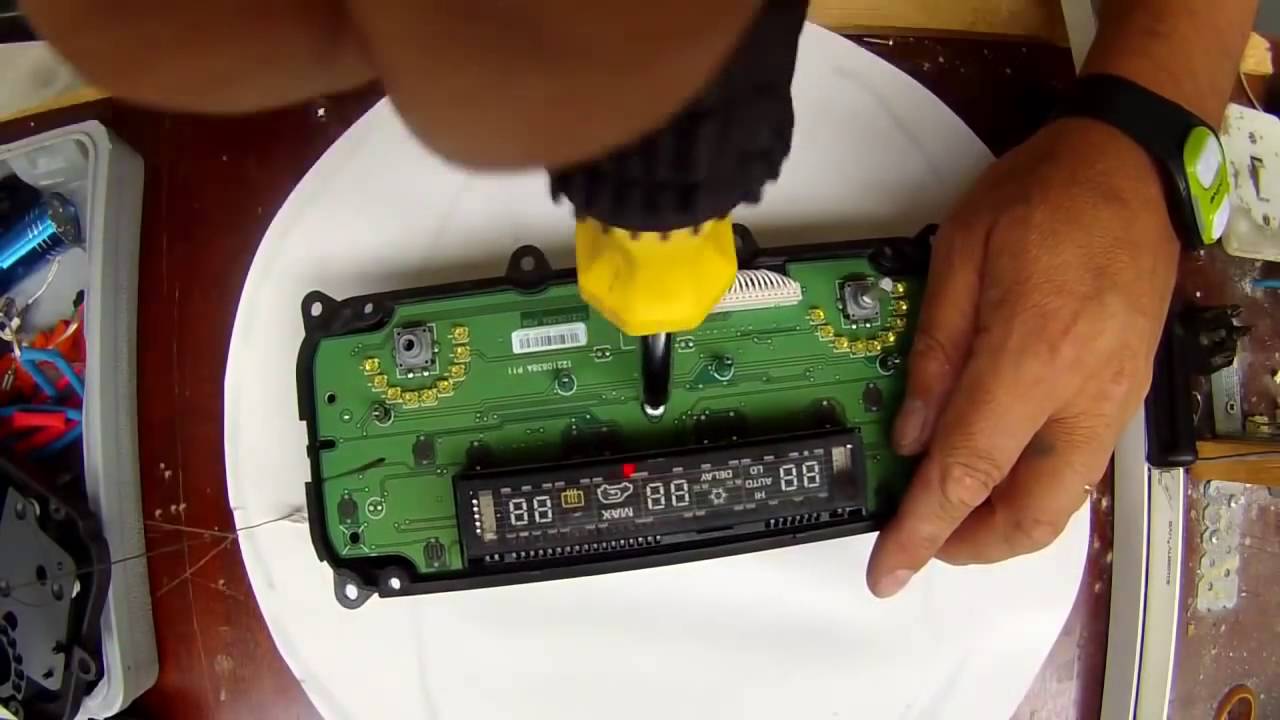 How to change a light bulb in the air conditioning control panel Chrysler Voyager
