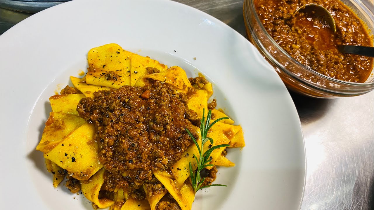 Fazzoletti di pasta con ragù di cinghiale