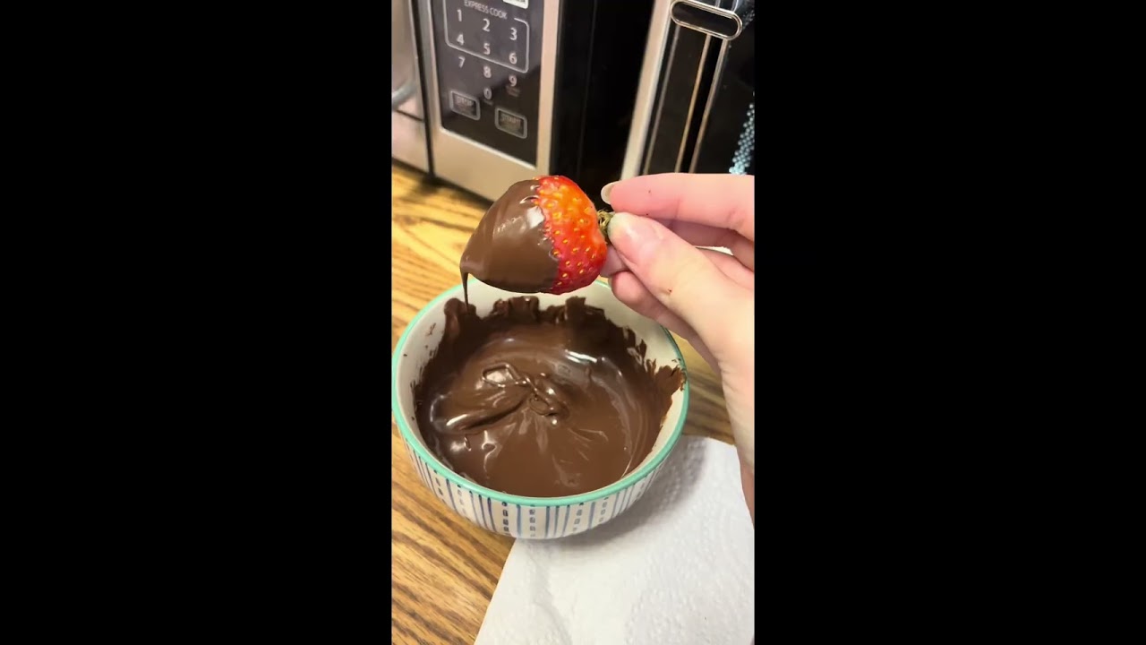 Chocolate covered fruit😋🍓🫐🍫❤️