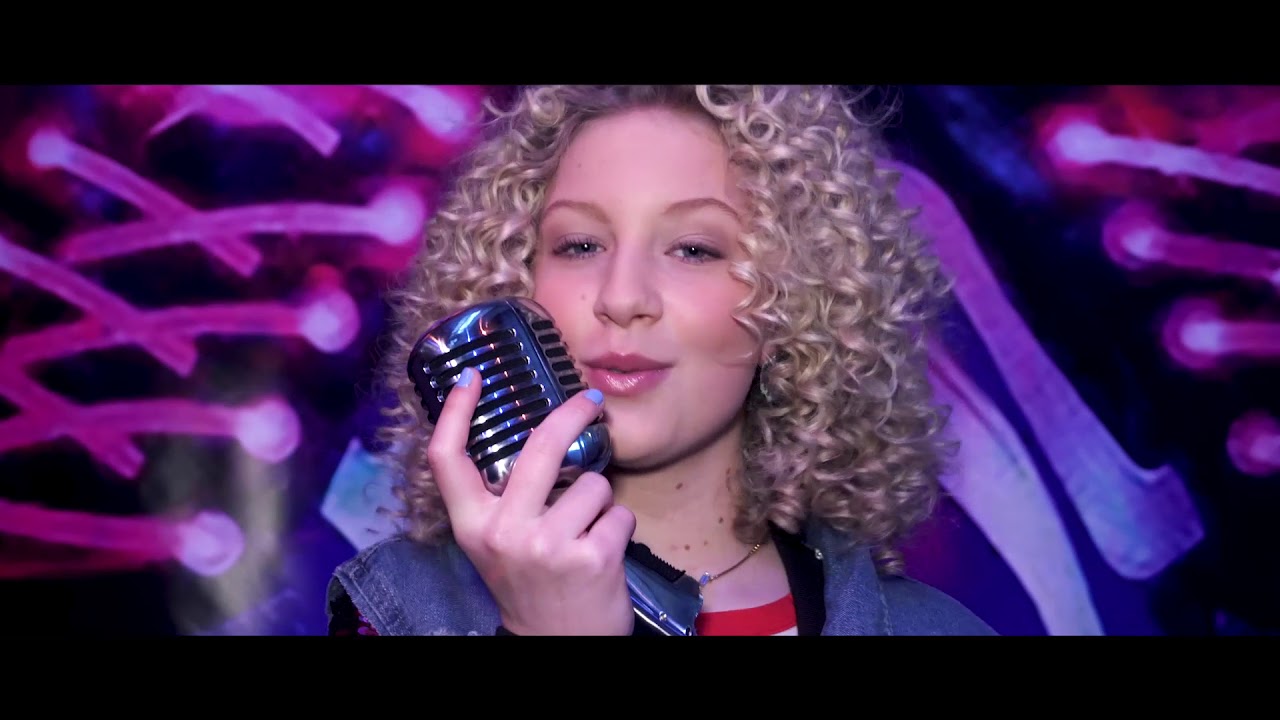 SNEAKERNIGHT by Manou  (cover version)