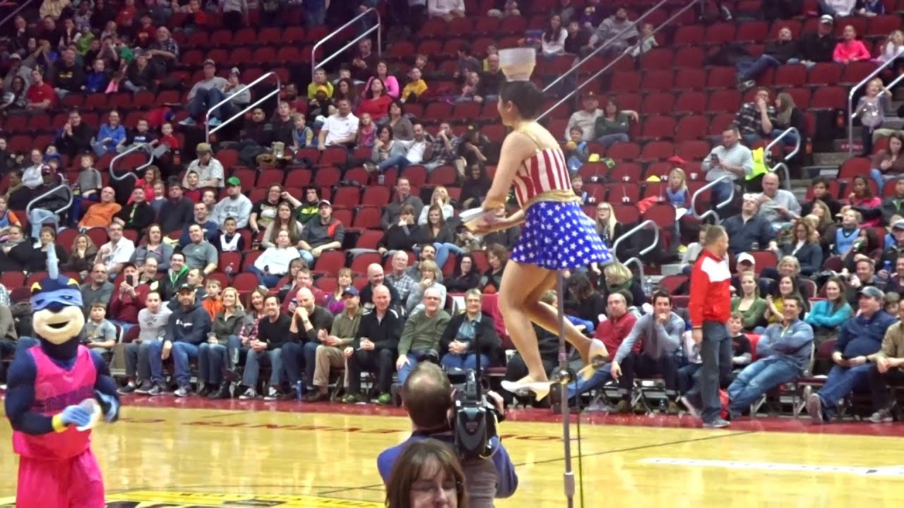 RED PANDA ACROBAT!!