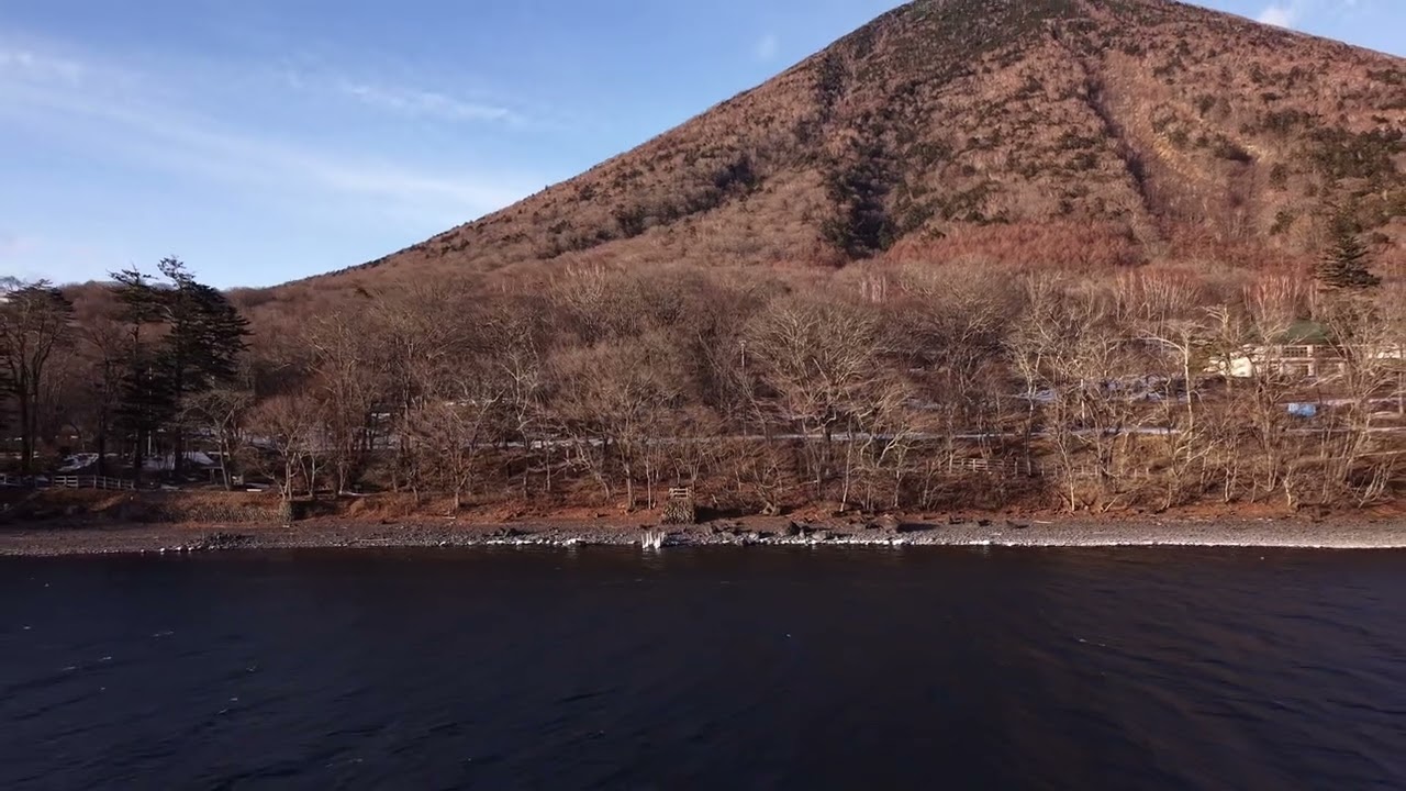 鎮まりかえった中禅寺湖畔