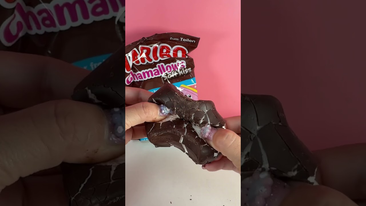 【韓国お菓子】ダイソー新発売の巨大チョコマシュマロ！レンチンしたらふわふわで美味しすぎた！📍韓国　ダイソー#shorts #チョコマシュマロ #marshmallow #viral #asmr
