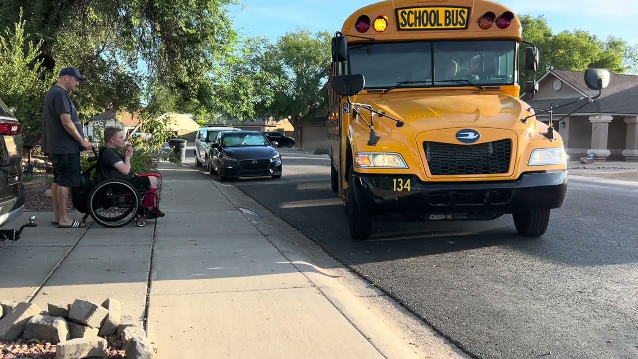 Happy Monday Sagan bus