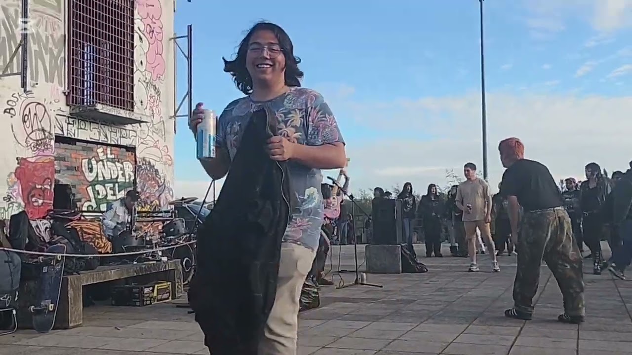 Weona fome graba sentada a LIQUID ANARCHY! x casi 15mn | TOKATA mirador Isla cautín |Sáb 18 oct 2025
