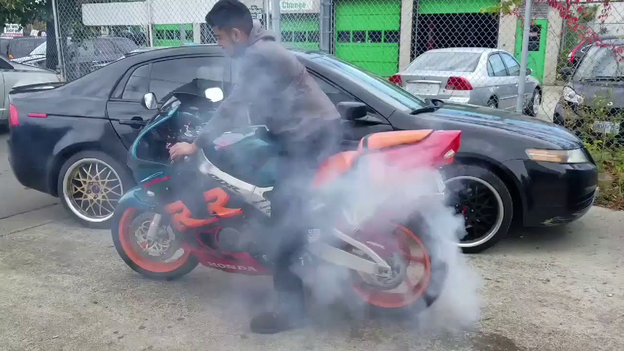 HONDA CBR 919 RR BURNOUT