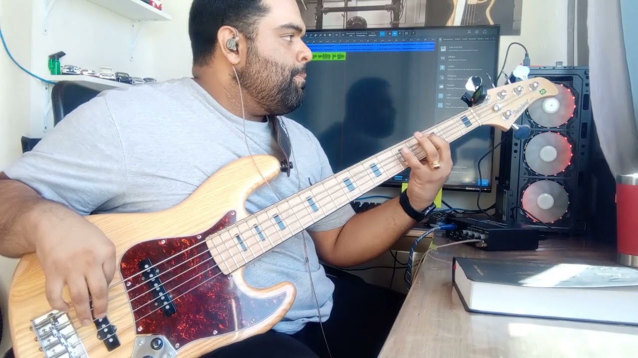 Banda Som e Louvor: Medley 500 Graus, Vai queimar, Dia do Pentecostes e Desemborca o vaso.Bass cover