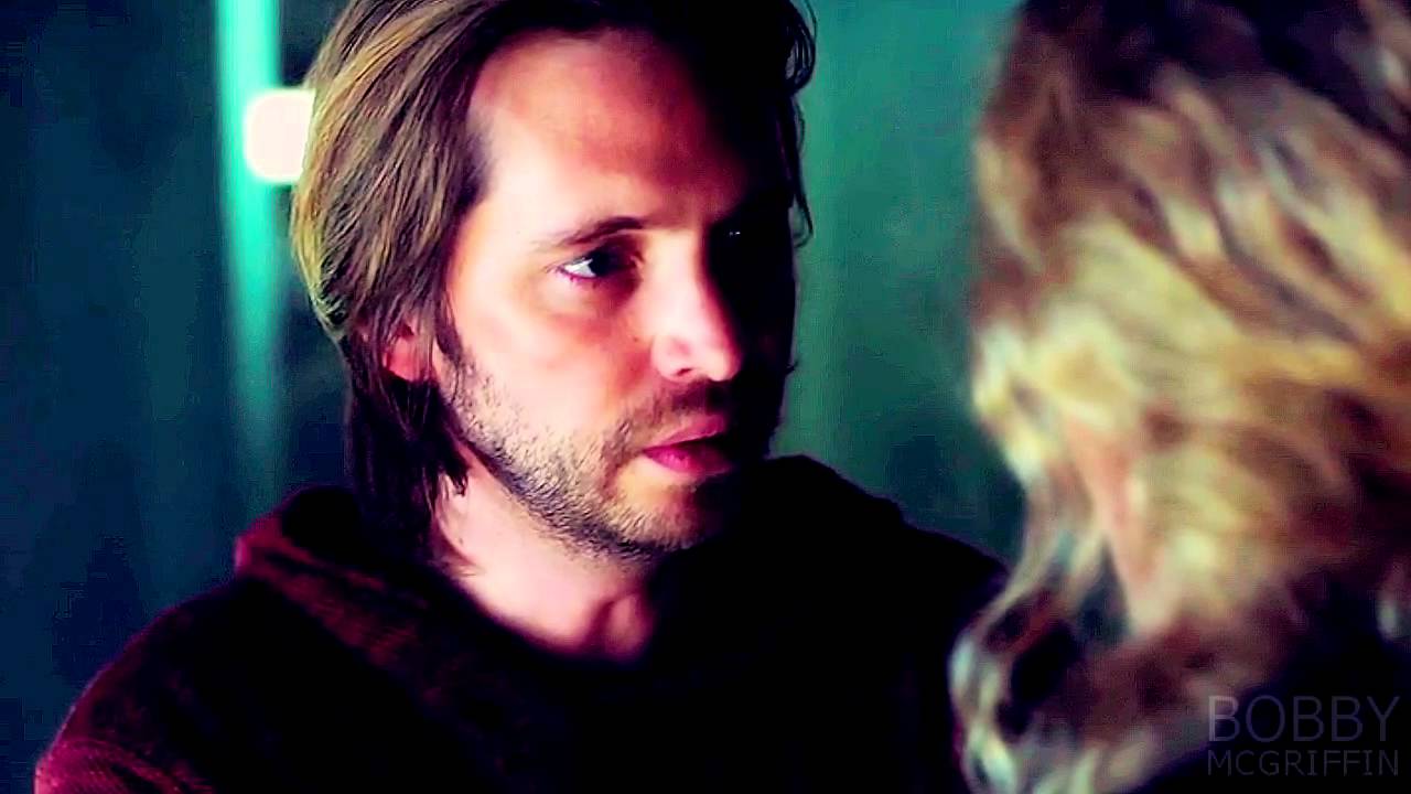 12 Monkeys - Cole/Cassie Fire Escape