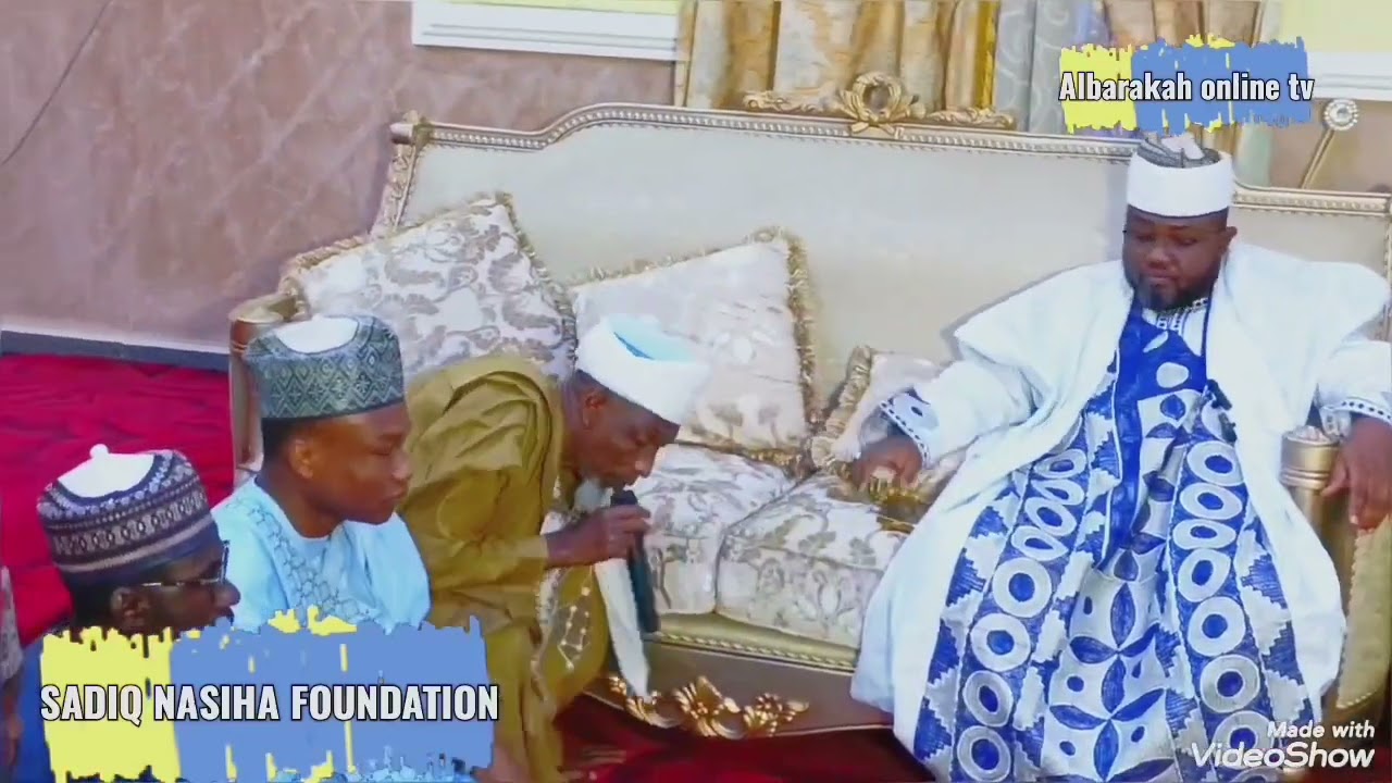 Daga fadar mai martaba emir Gusau, inda tawagar Sadiq nasiha foundation suka kai ziyara.