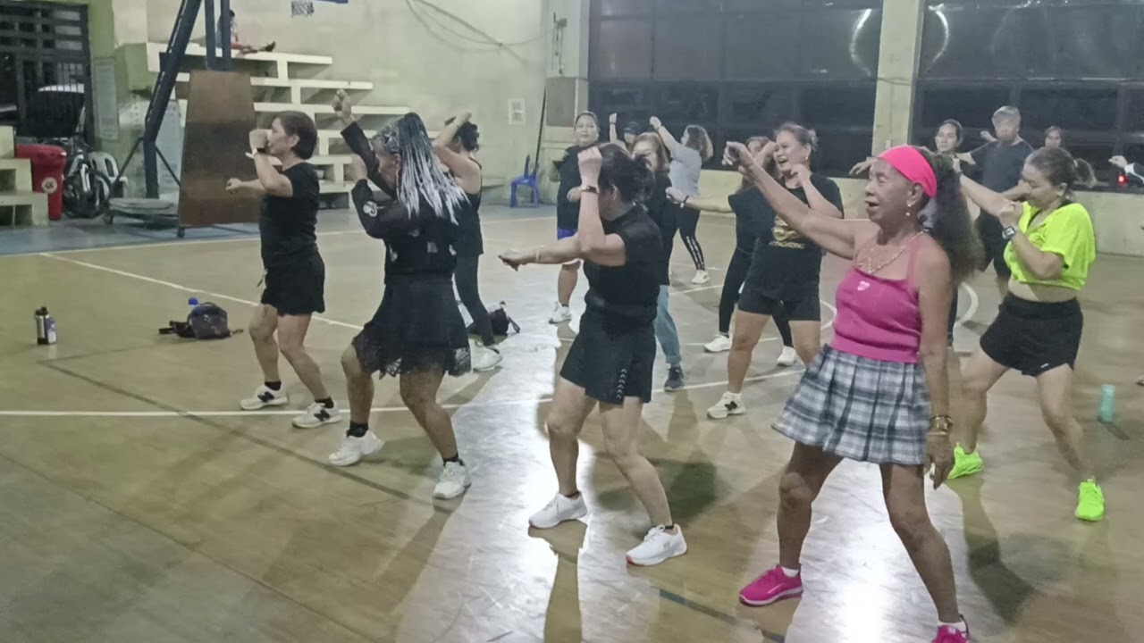 @knlphysicalfitness1425 Friday zumba with ZIN Randy. Music belongs to the rightful owner 