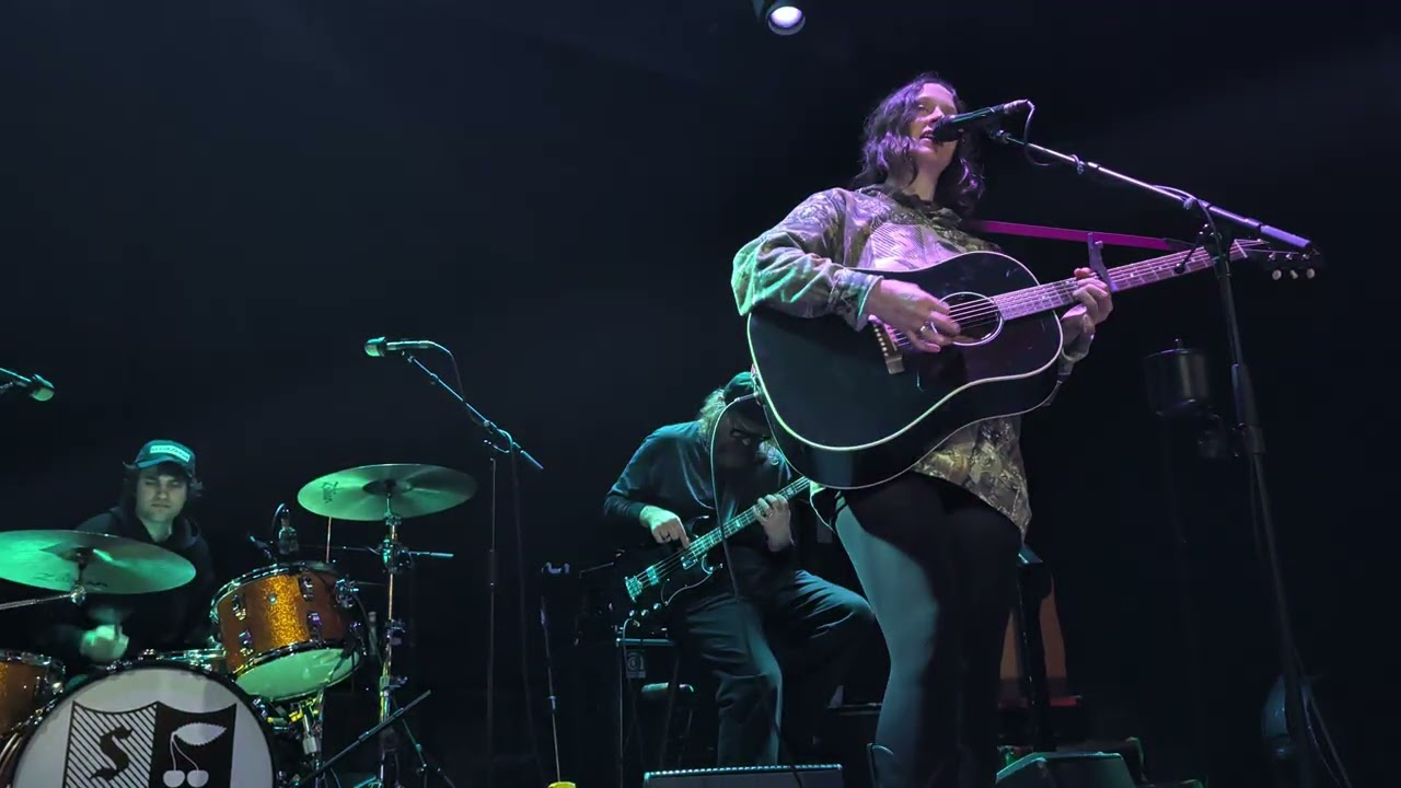Snocaps - Bathtub (Waxahatchee) (live Bowery Ballroom, NYC - 12/8/2025)