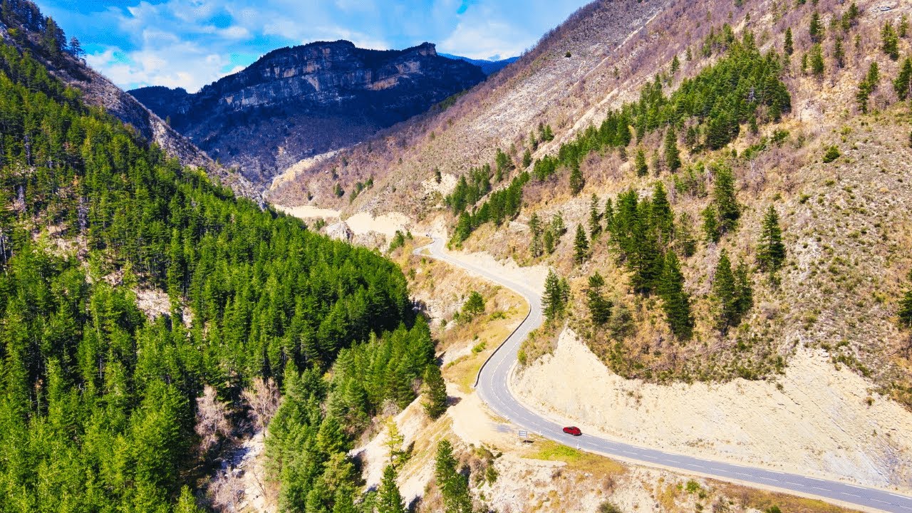 Un tour en montagne dans les baronnies provençales - vidéo drone 4k - drone footage