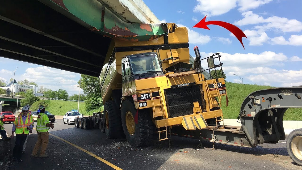 Top 25 Dangerous Giant Excavator, Truck & Cranes Operation Fails | Heavy Equipment Fails Compilation